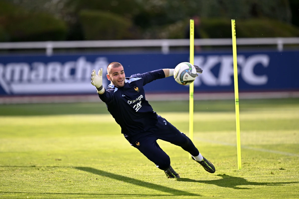 PSG: Lucas Chevalier, place aux choses sérieuses