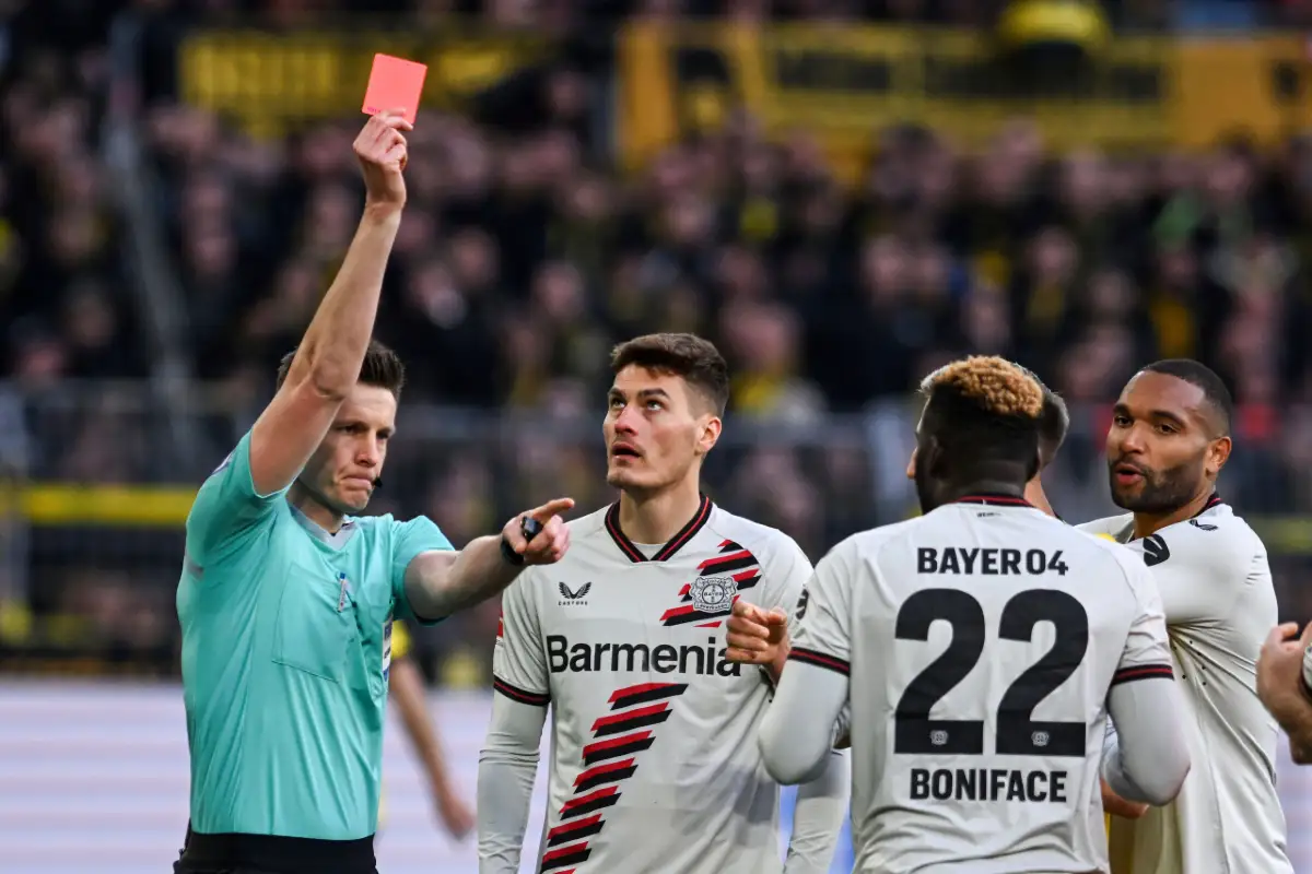 Leverkusen : Ten Hag fait une première victime