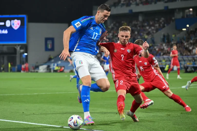 Lorenzo Lucca avec l'Italie @Alamy