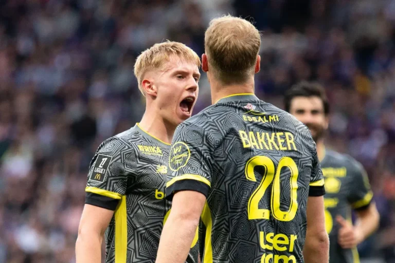 Mitchel Bakker a la cote en France ©Alamy