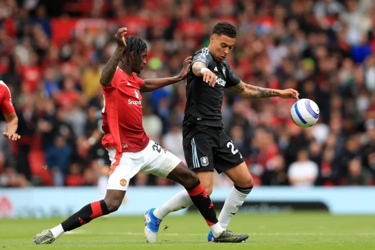 Morgan Rogers en action avec Aston Villa @Alamy