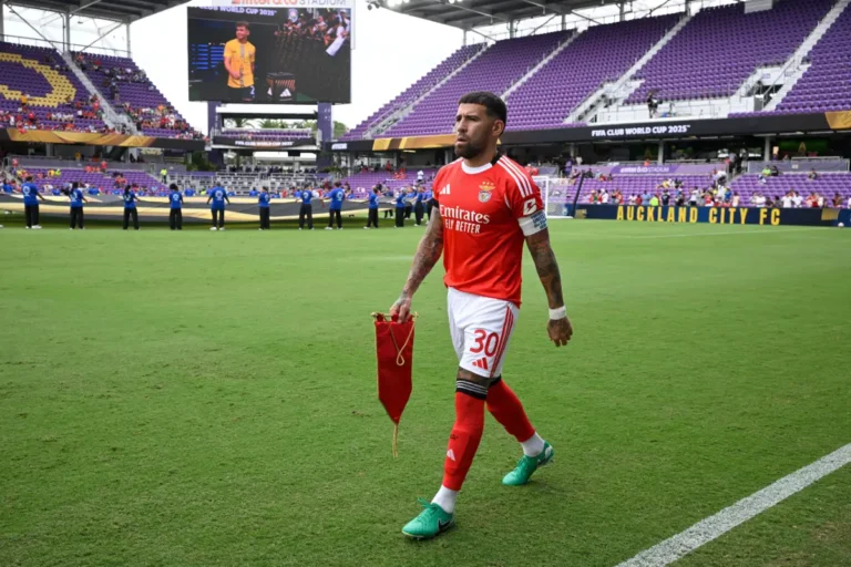 Nicolas Otamendi rempile avec le Benfica ©Alamy