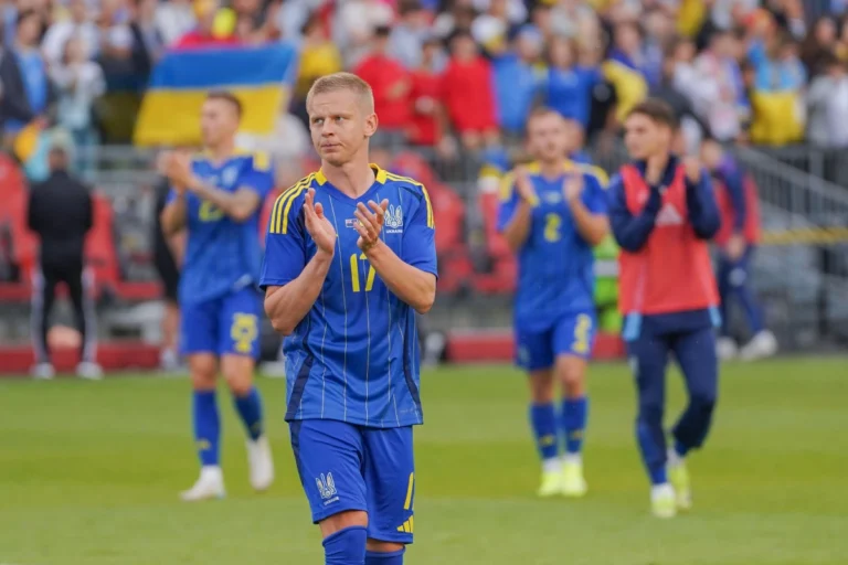 Oleksandr Zinchenko avec l'Ukraine @Alamy