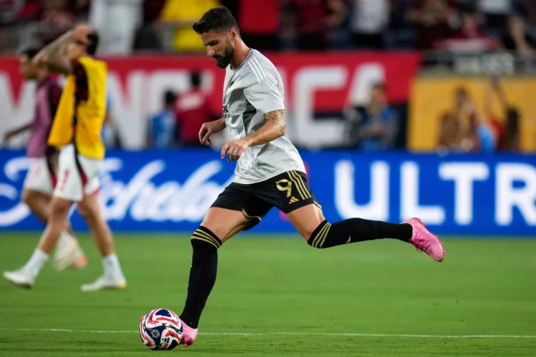 Olivier Giroud à l'échauffement @Alamy