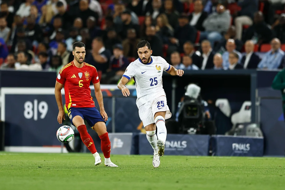 OL : Un cador européen veut détourner Rayan Cherki de Manchester City