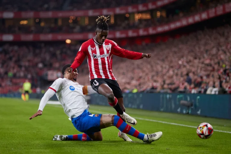Ronald Araujo sacrifié pour Nico Williams ©Alamy