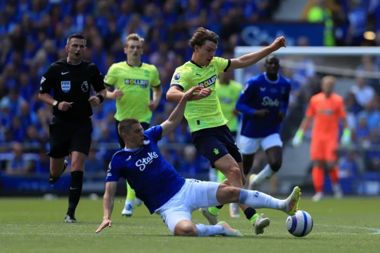 Tyler Dibling dans le viseur de Liverpool @Alamy
