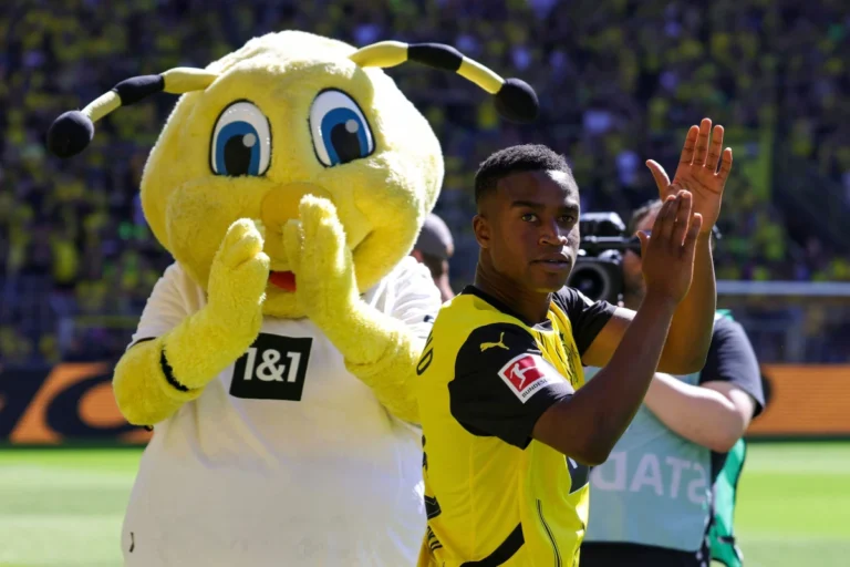 Youssoufa Moukoko quitte Dortmund ©Alamyc