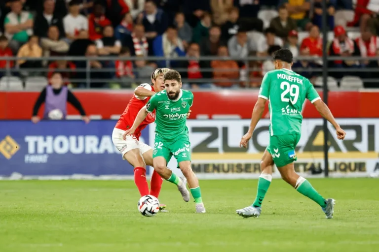 Zuriko Davitashvili avec l'ASSE @Alamy