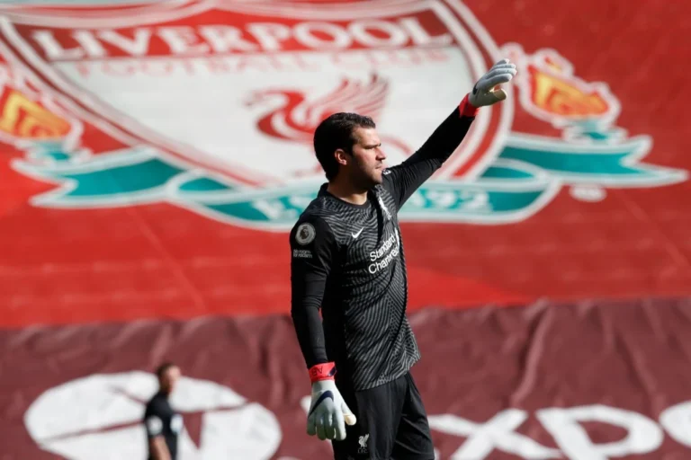 Alisson sous le maillot de Liverpool @Alamy