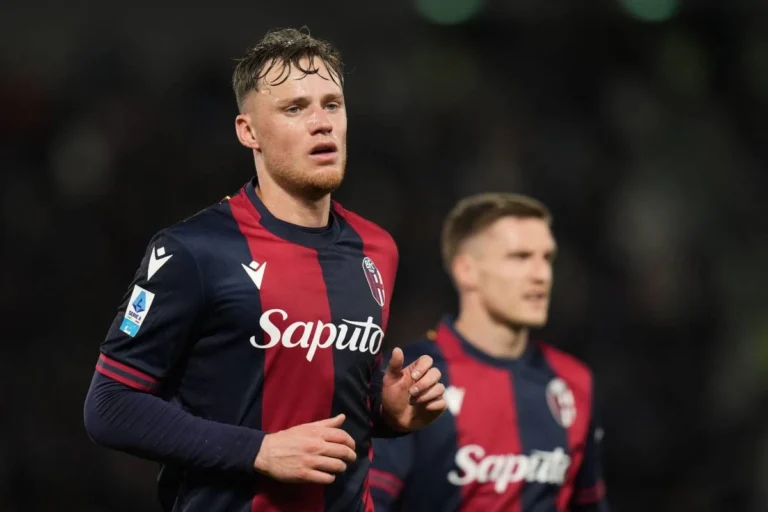 Sam Beukema contre le Napoli en Serie A @Alamy