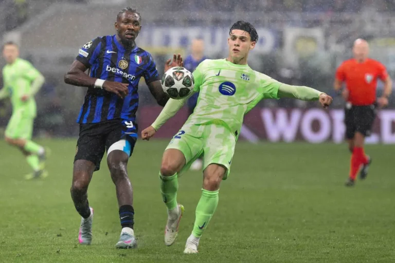 Hector Fort face à l'Inter Milan @Alamy