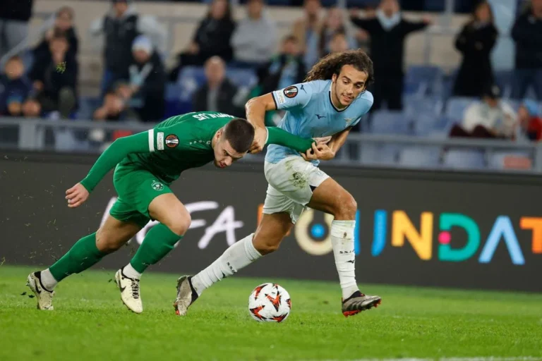 Kurtulus face à la Lazio en coupe d'Europe @Alamy