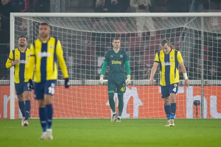 Livakovic avec le maillot de Fenerbahçe @Alamy