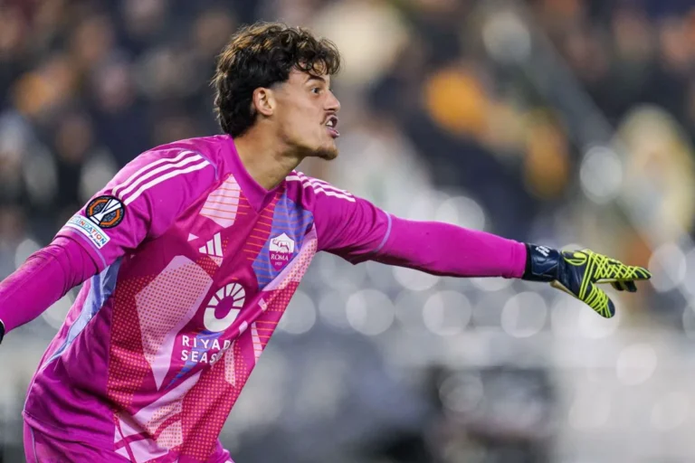 Mile Svilar lors d'un match d'Europa League contre l'Union Saint Gilloise @Alamy