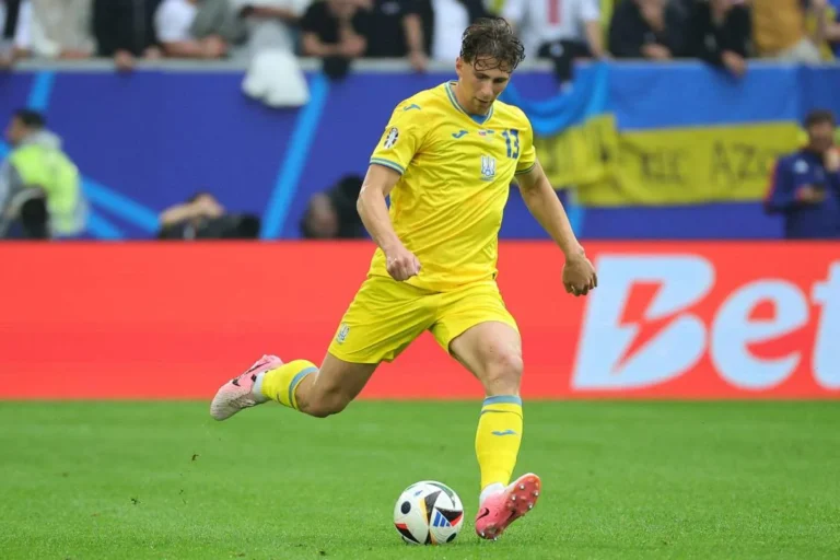 Zabarnyi sous le maillot de l'Ukraine @Alamy