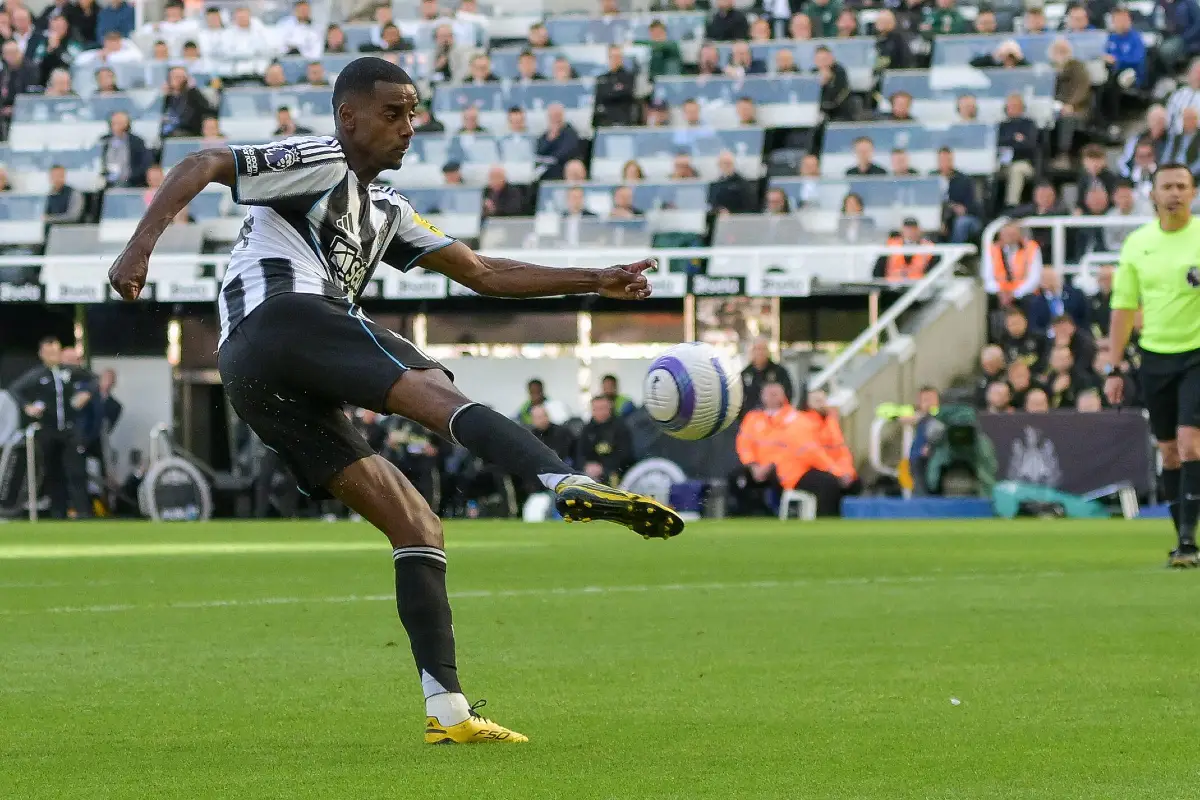 Liverpool fonce sur Isak, avec la bénédiction d'Hugo Ekitike