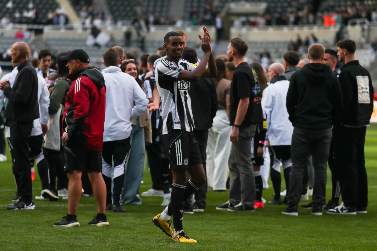 Newcastle: Le départ d'Isak traumatise le vestiaire