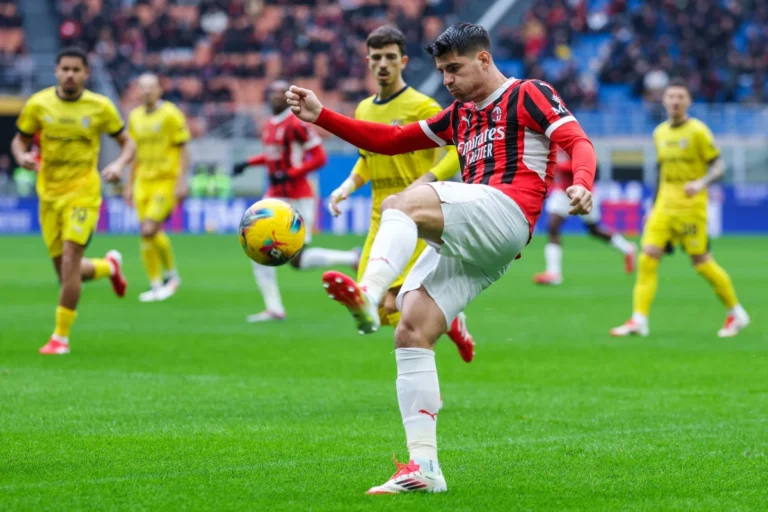 Alvaro Morata manque la reprise avec le Milan AC ©Alamy