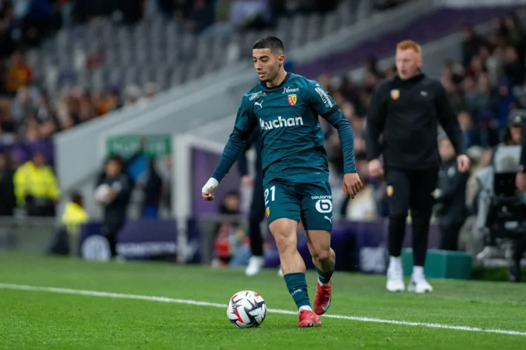 Anass Zaroury avec Lens @Alamy