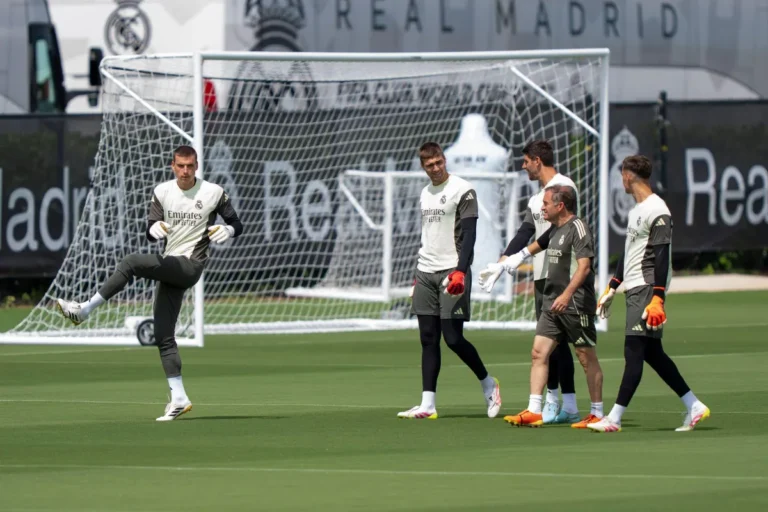 Andriy Lunin avec le Real Madrid @Alamy