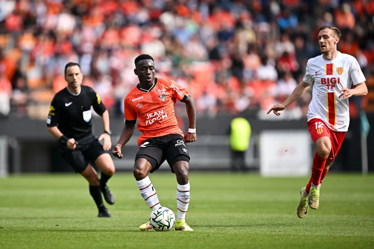 Lorient : Arthur Avom bientôt en Premier League ?