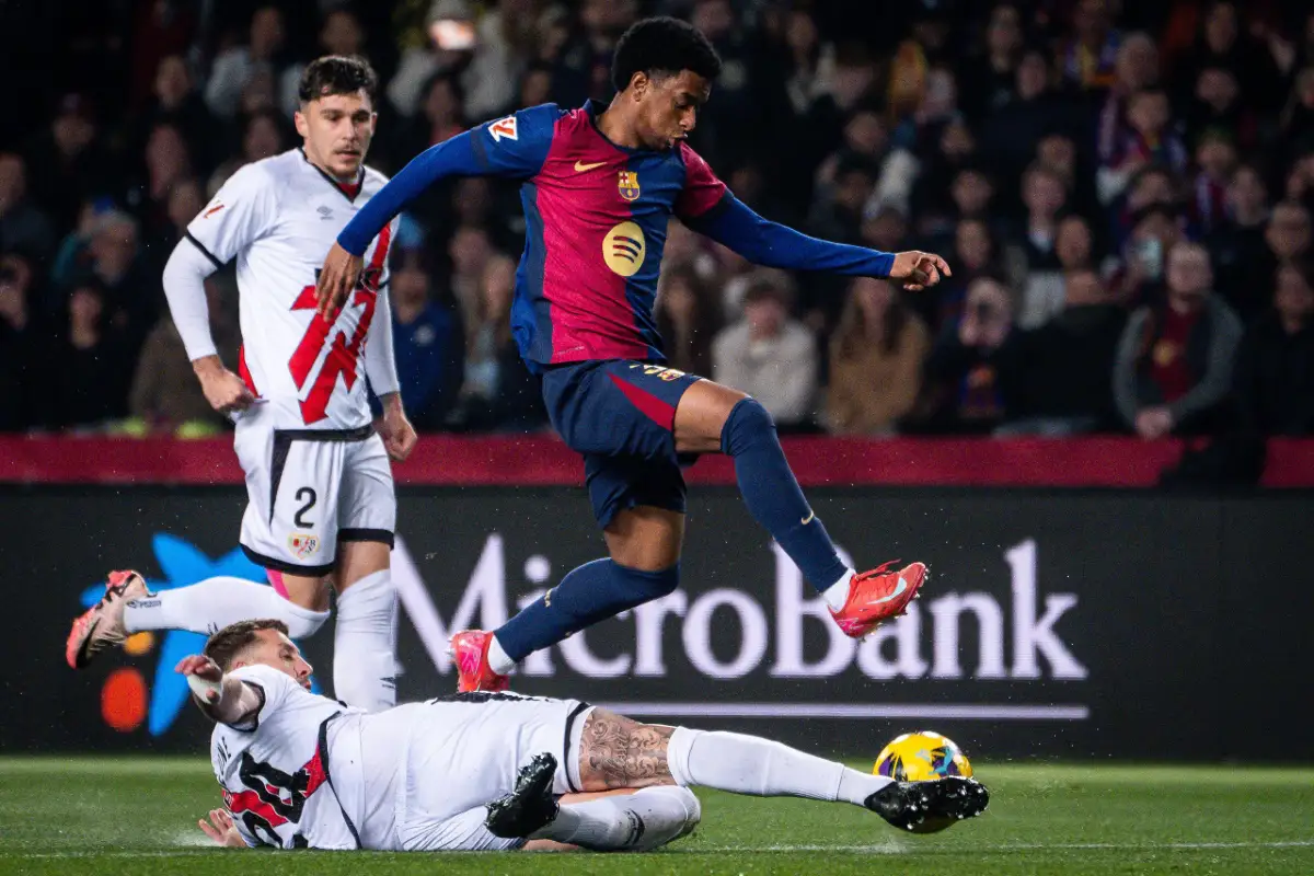 Barça : un fou de la défense va concurrencer Koundé