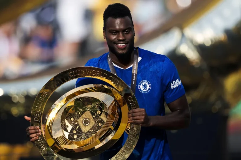 Benoît Badiashile avec Chelsea @Alamy