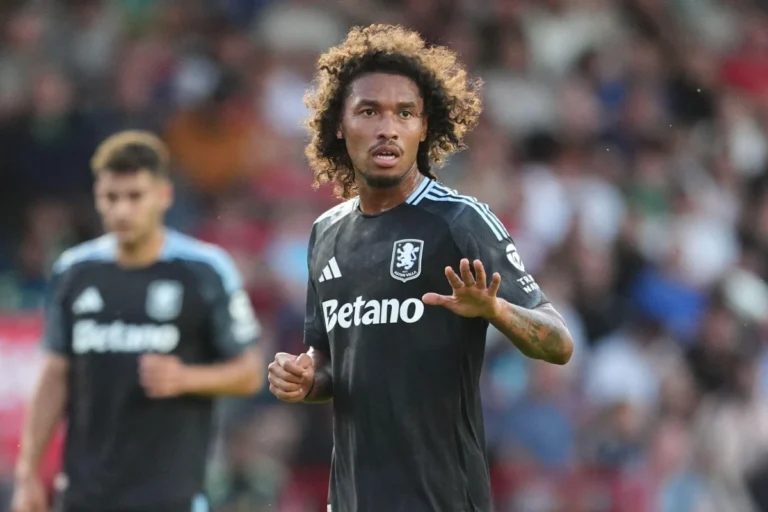 Boubacar Kamara prolonge son contrat à Aston Villa ©Alamy