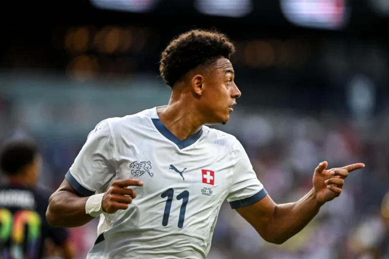 Dan Ndoye arrive à Naples ©Alamy