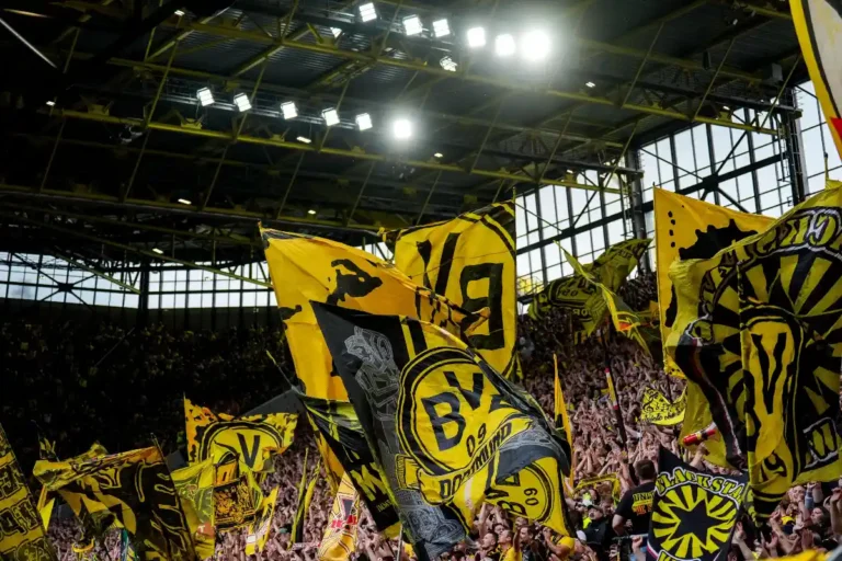 Dortmund sur la trace d'Edu Exposito @Alamy