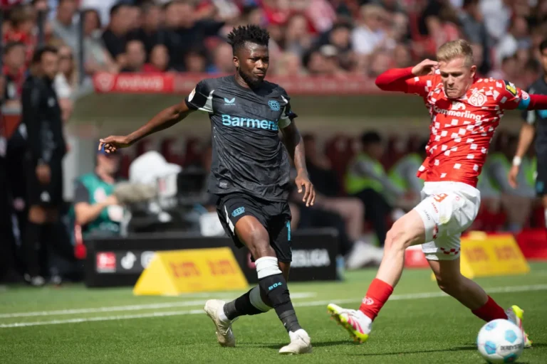 Edmond Tapsoba avec Leverkusen @Alamy