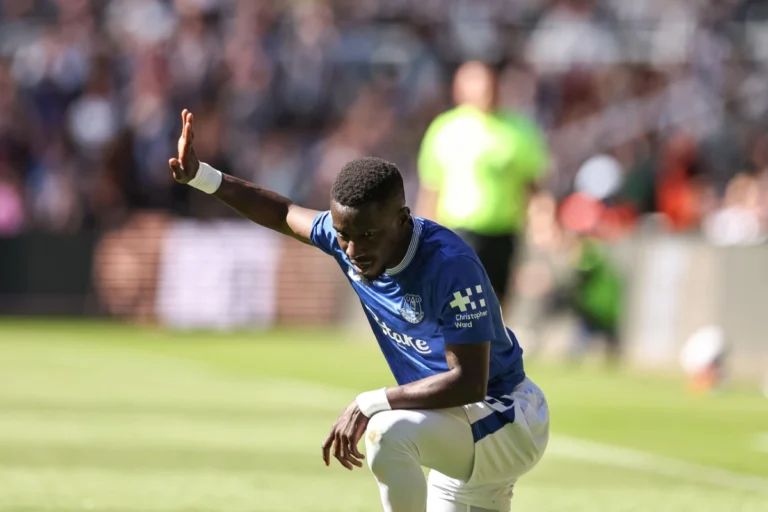 Idrissa Gueye va rallonger son contrat avec Everton ©Alamy