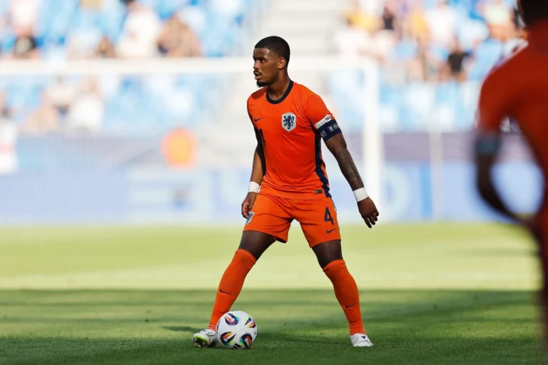 Jorrel Hato avec les Espoirs néerlandais @Alamy