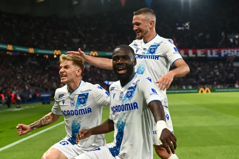 Lassine Sinayoko avec l'AJ Auxerre @Alamy