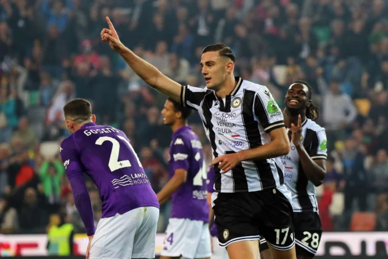 Lorenzo Lucca débarque à Naples ©Alamy