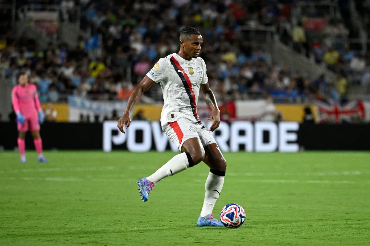 Manchester City pourrait perdre un défenseur