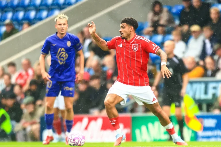 Morgan Gibbs-White prolonge avec Nottingham @Alamy