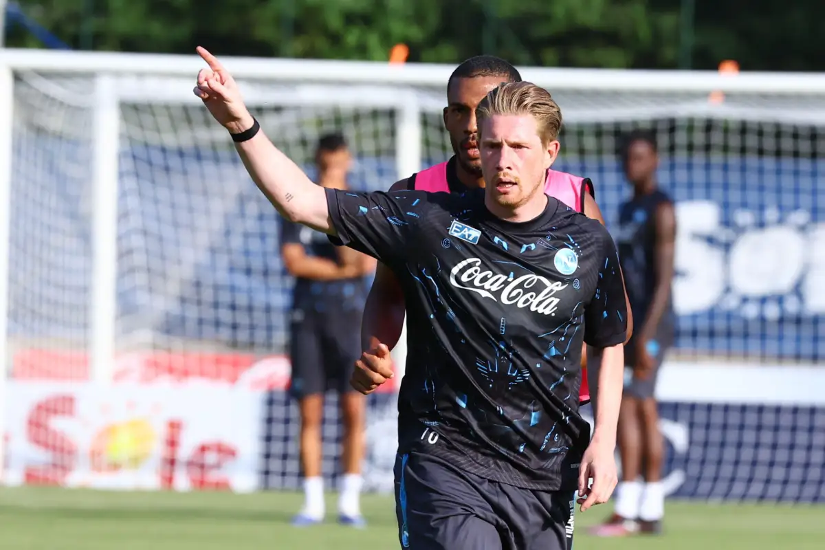 Naples : De Bruyne refuse un incroyable cadeau (Vidéo)