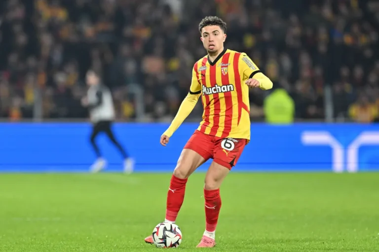 Le RC Lens repousse une offre de l’AS Roma pour Neil El Aynaoui