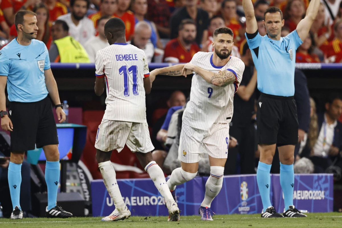Lille: Une petite phrase d'Olivier Giroud sur Ousmane Dembélé enflamme la toile