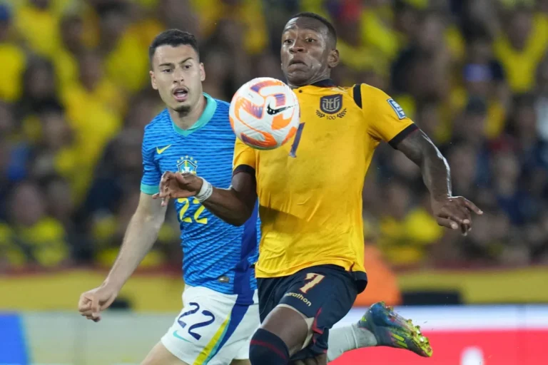 Pervis Estupiñán intéresse Manchester United @Alamy