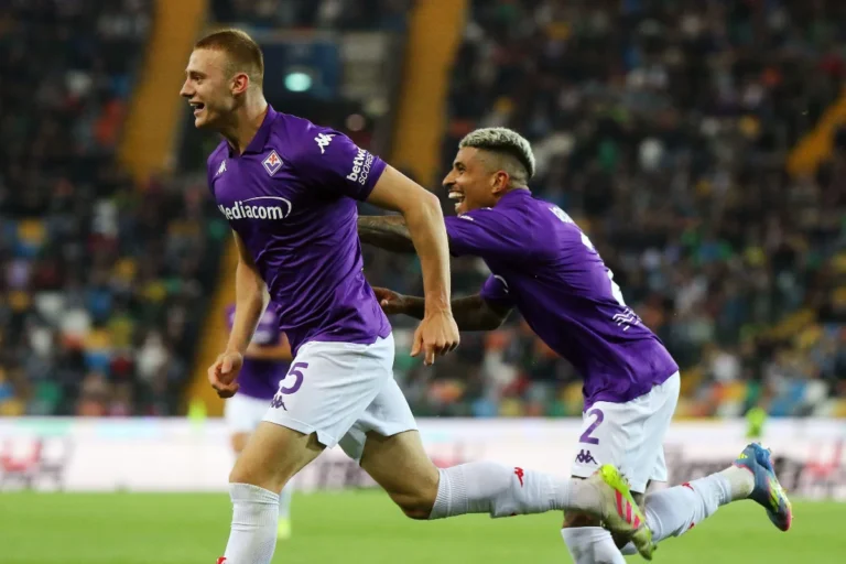 Pietro Comuzzo buteur avec la Viola @Alamy