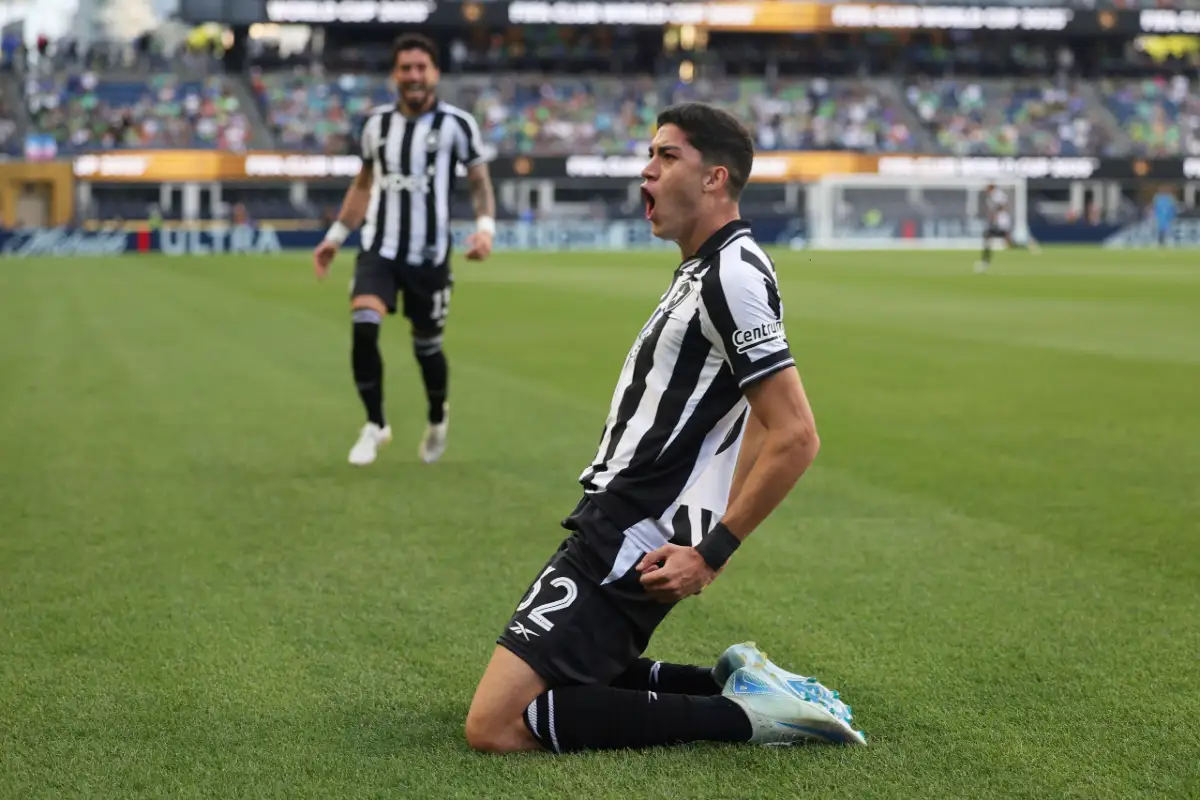 Premier League : officiel, un défenseur de Botafogo débarque