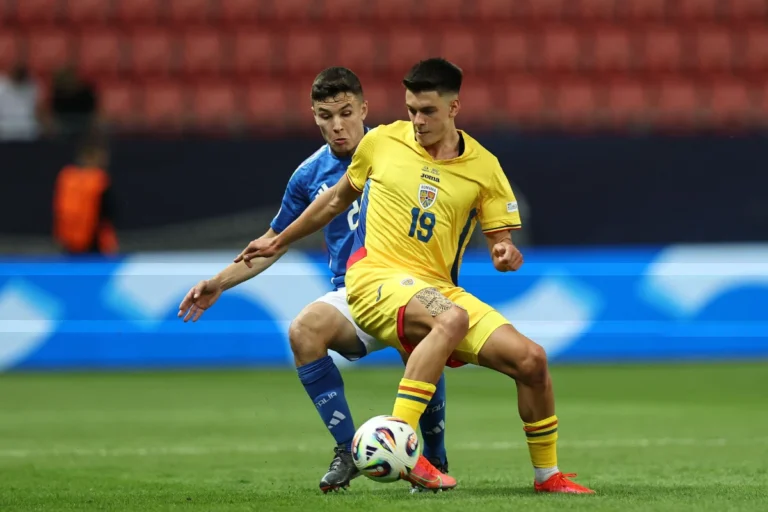 Rares Ilie avec les Espoirs roumains @Alamy