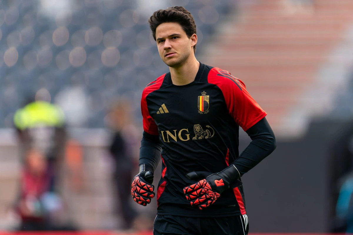 Manchester United active la piste Senne Lammens