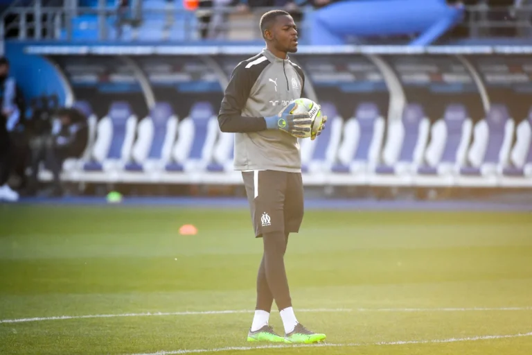 Simon Ngapandouetnbu avec l'OM @Alamy