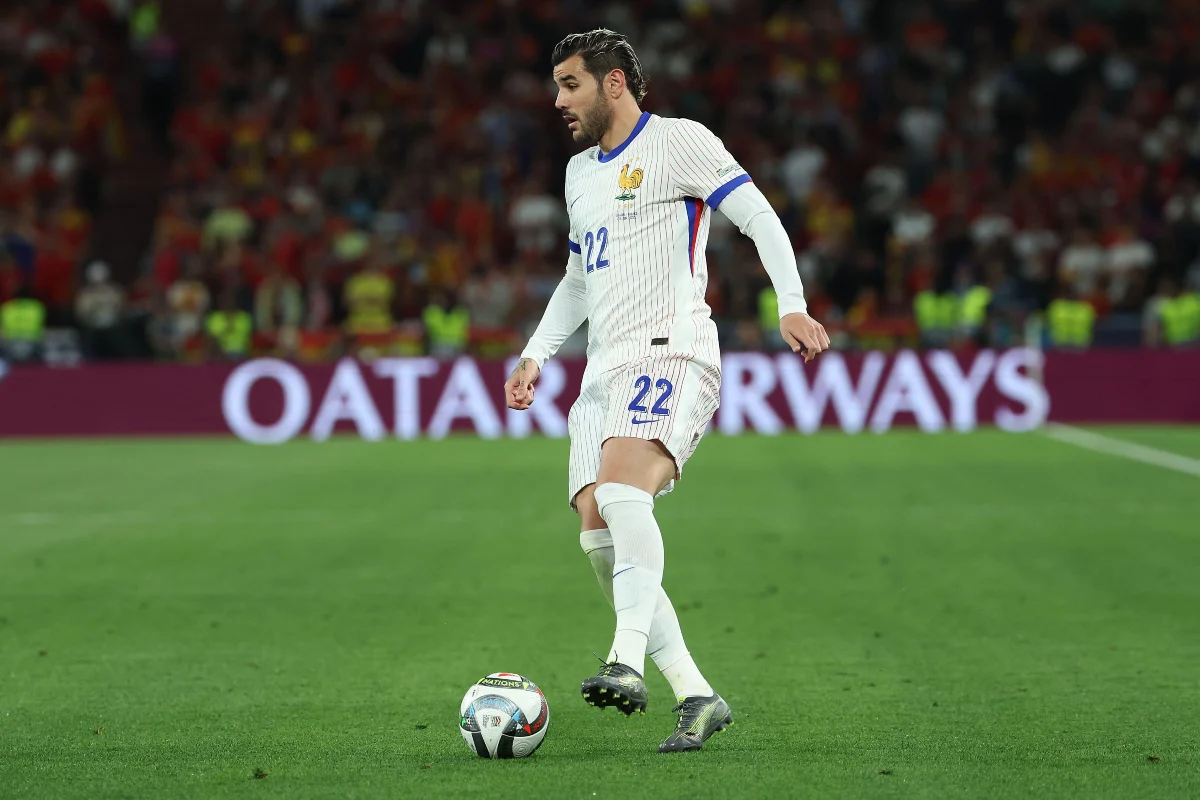 Milan AC : Théo Hernandez tacle la direction lombarde