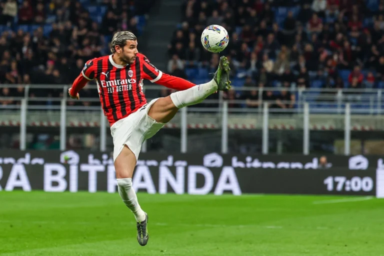 Theo Hernandez visé le Milan AC ©Alamy