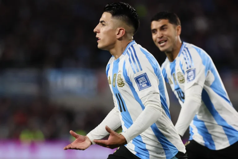 Thiago Almada sous les couleurs de l'Argentine @Alamy